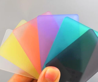 Feuilles acryliques colorées givrées
